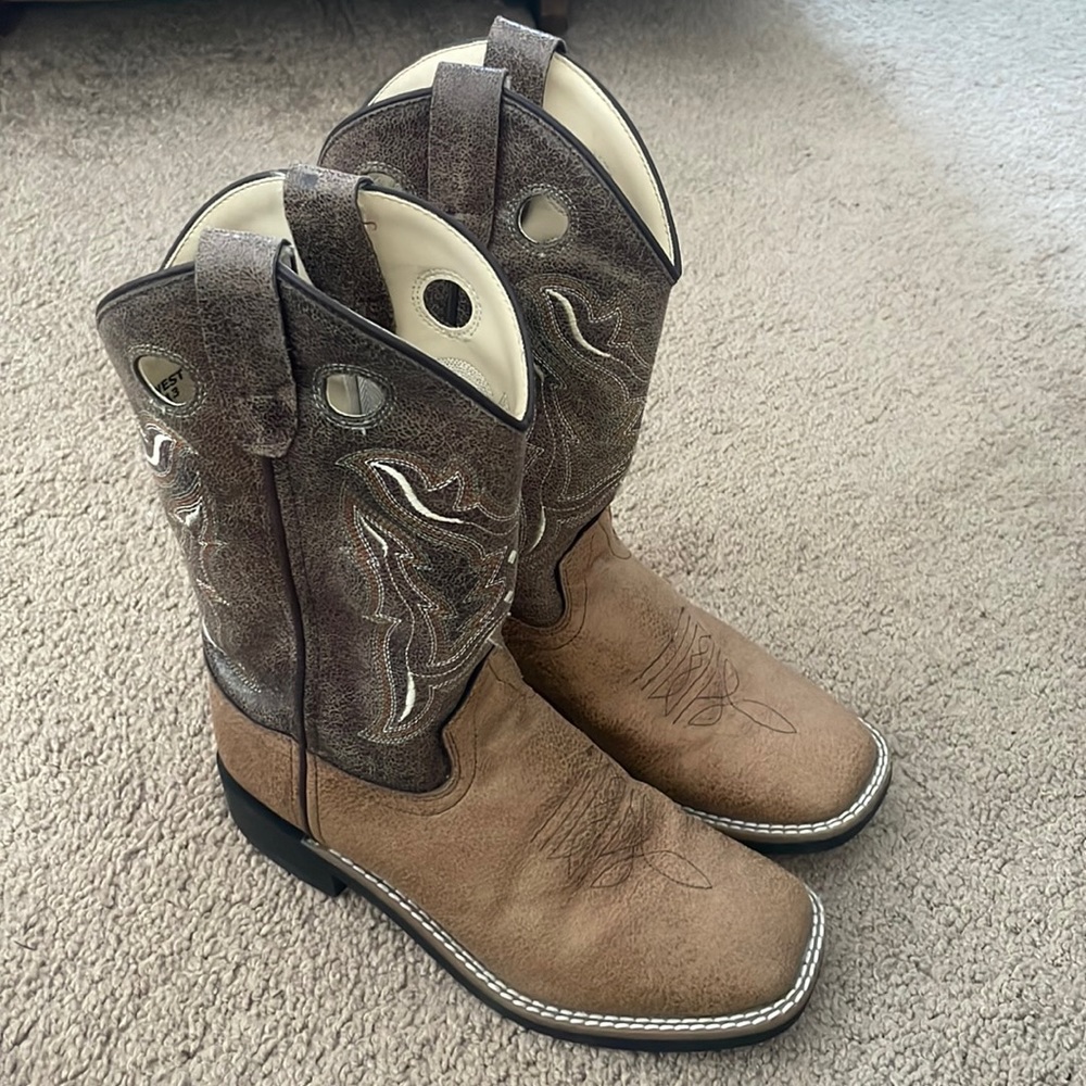 Boys size 3 Old West cowboy boots.  Excellent condition